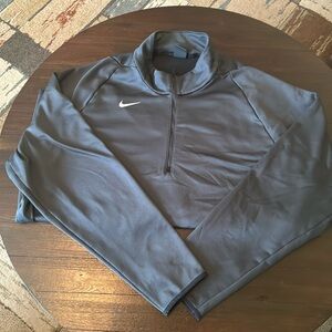 Nike pullover—has flaws see pictures